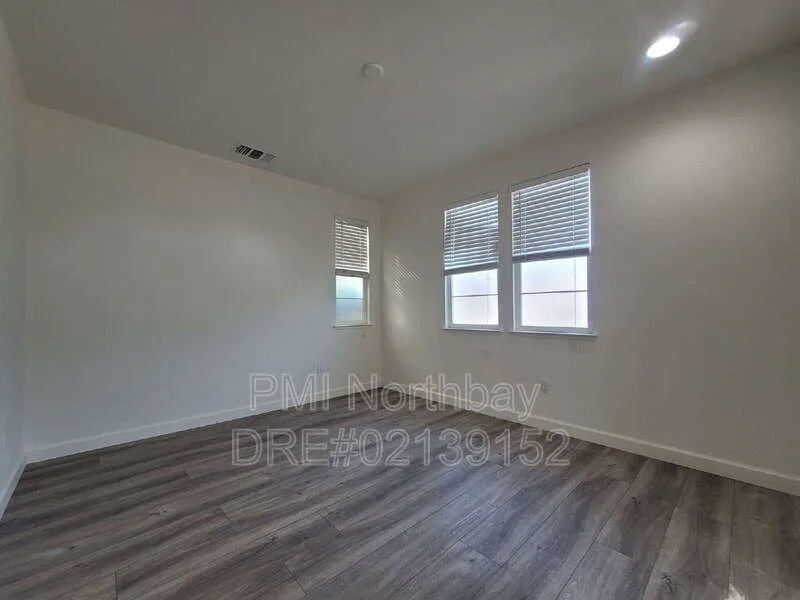 1601 Centennial Dr photo 5