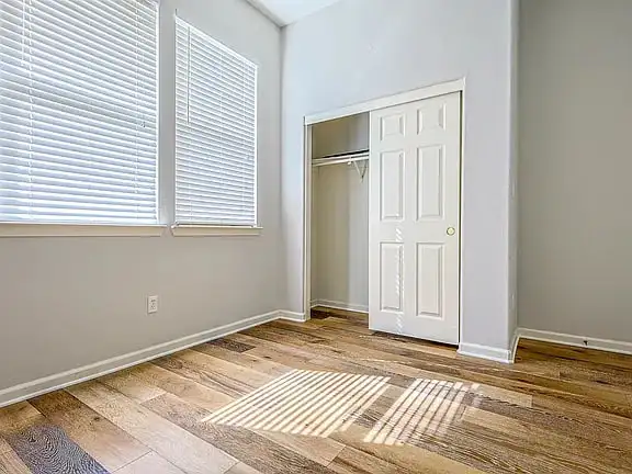 578 Rainier St photo 2