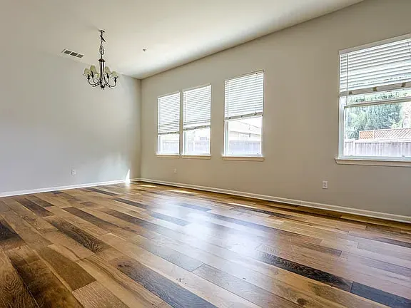 578 Rainier St photo 3