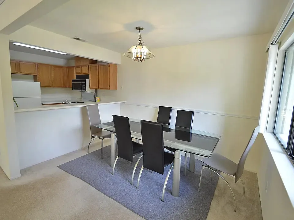 212 Compton Cir Apt D photo 2