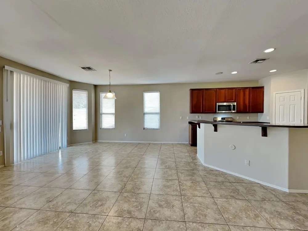 2615 W Apollo Rd photo 4