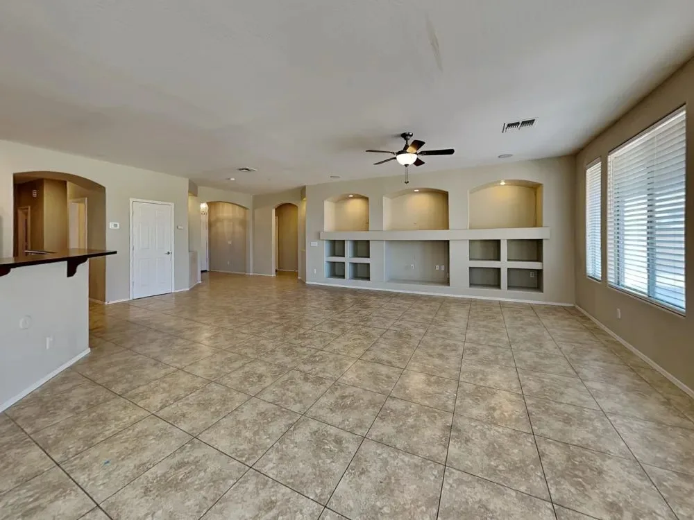 2615 W Apollo Rd photo 2