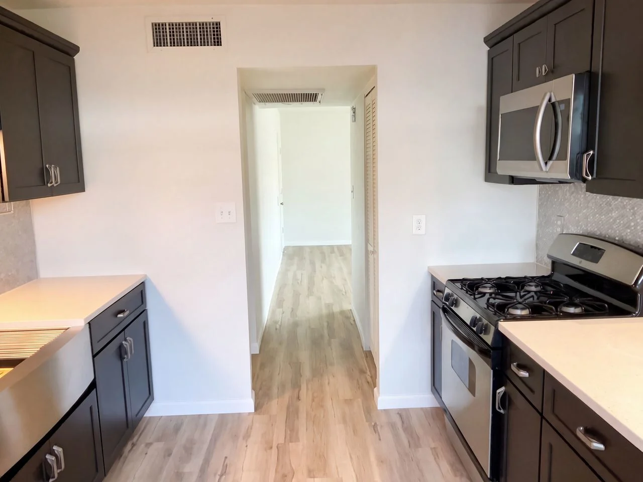 3545 W Sierra Vista Dr photo 2