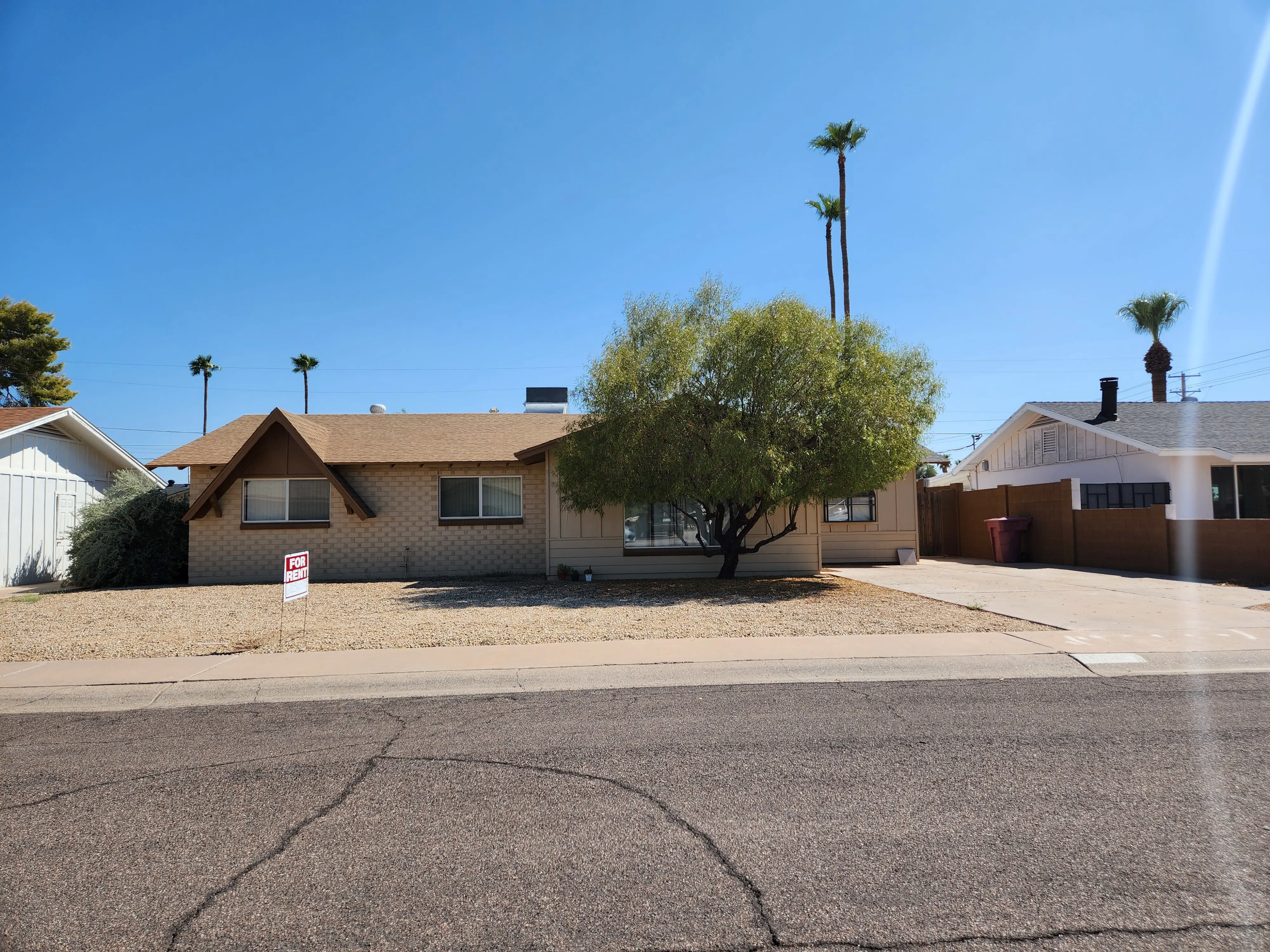 8207 E Mitchell Dr photo 2
