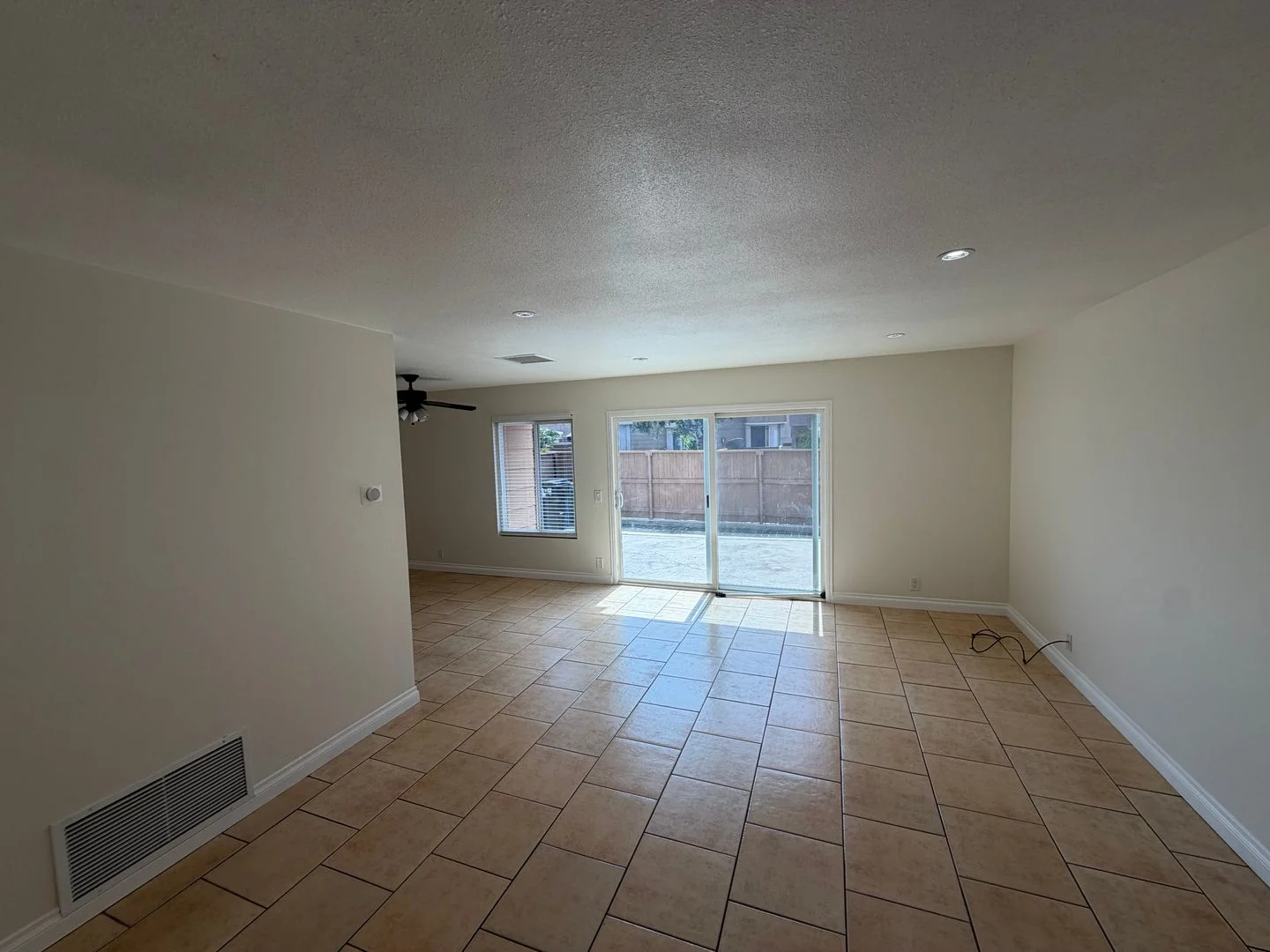 Spacious 3 Bedroom with Large Outdoor Space! photo 3