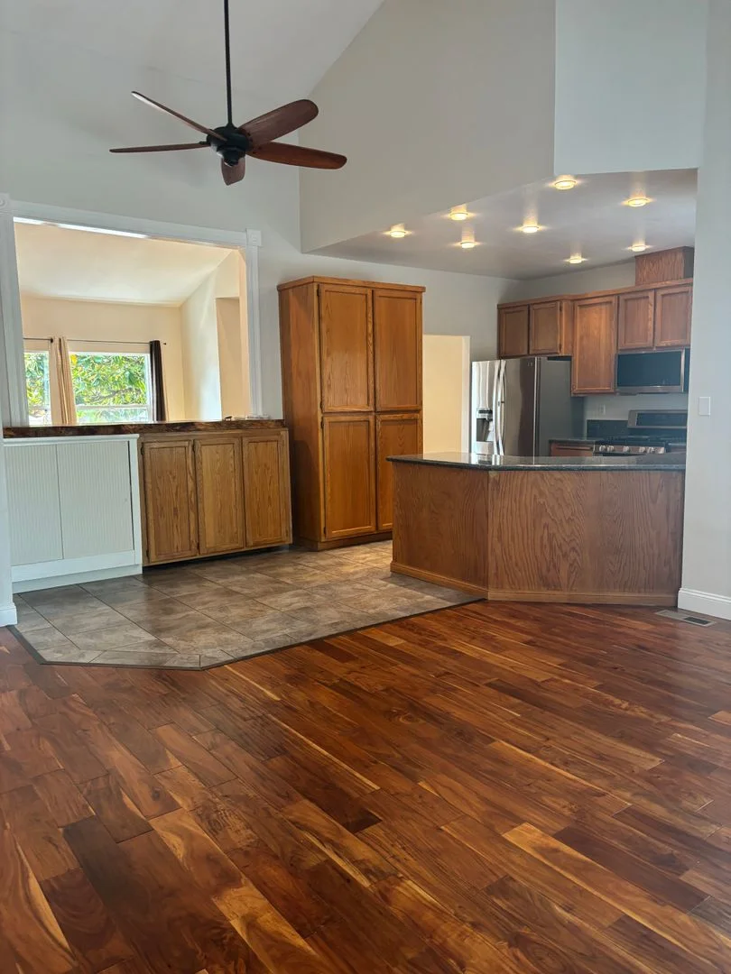 445 Godfrey Dr photo 3