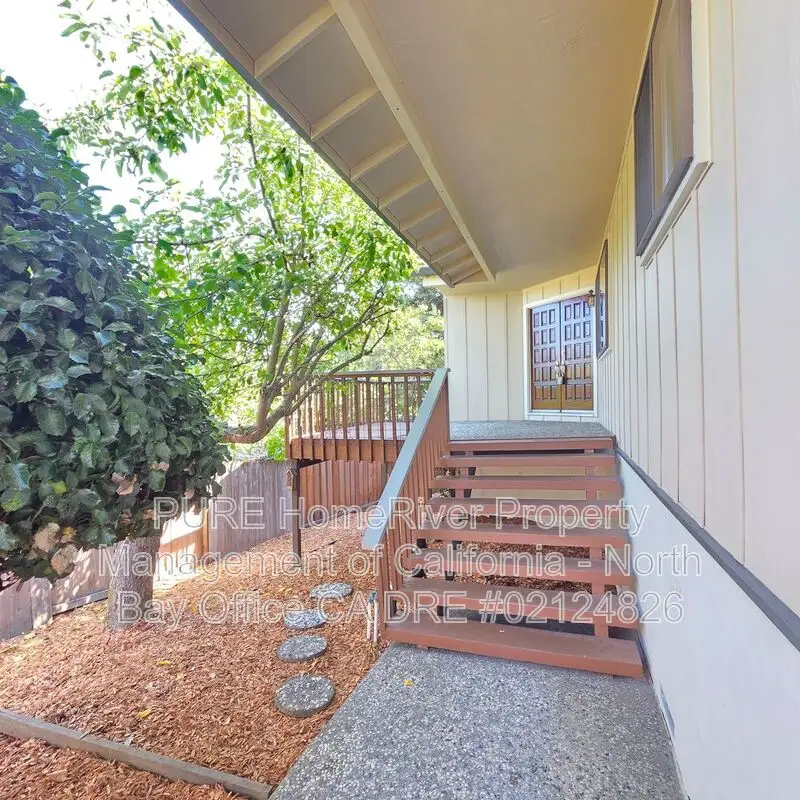 707 Bassett St photo 4