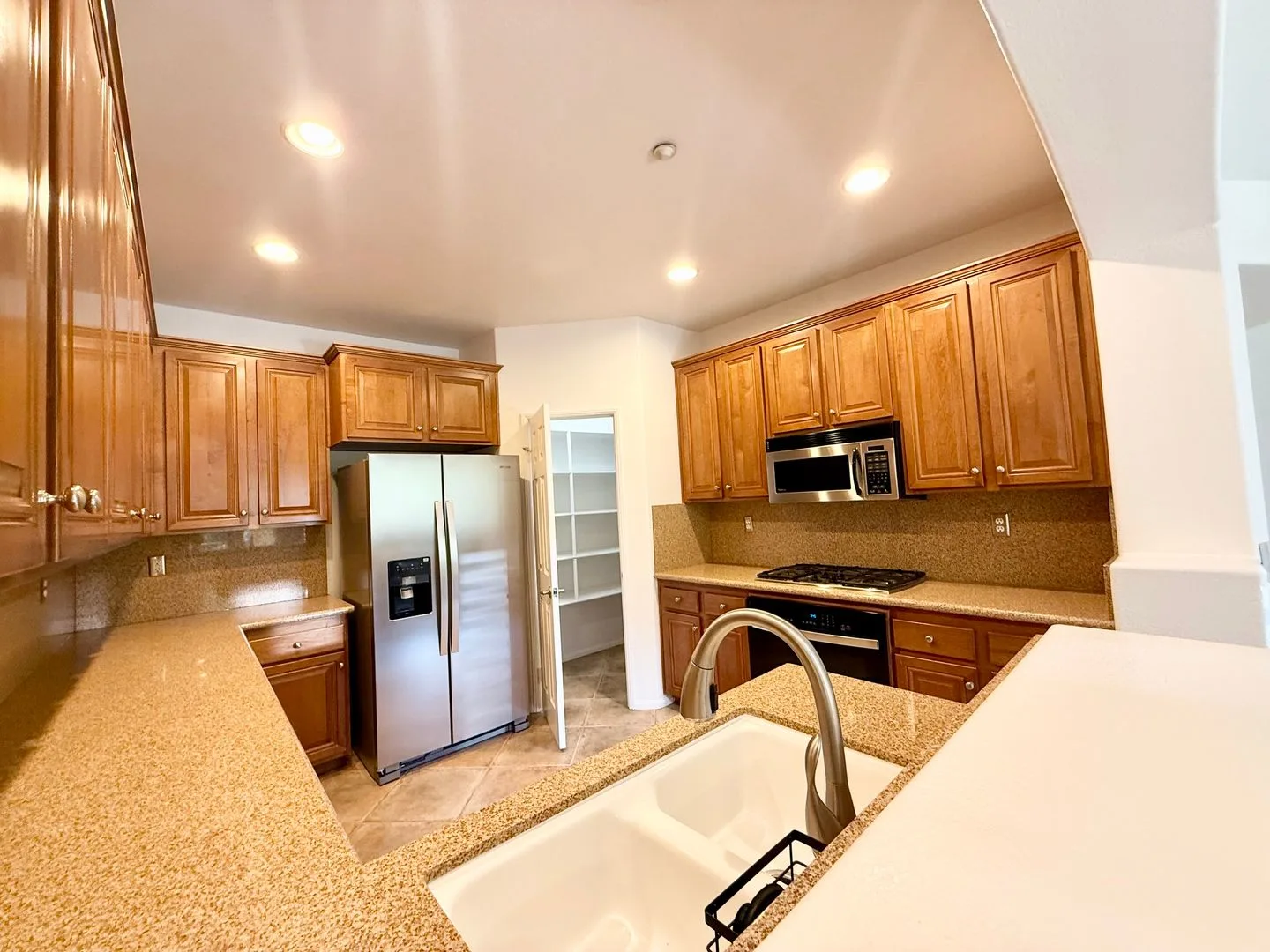 $$750 OFF FIRST MONTHS RENT!! 3 Bedroom 2 Ba w/2 car garage!