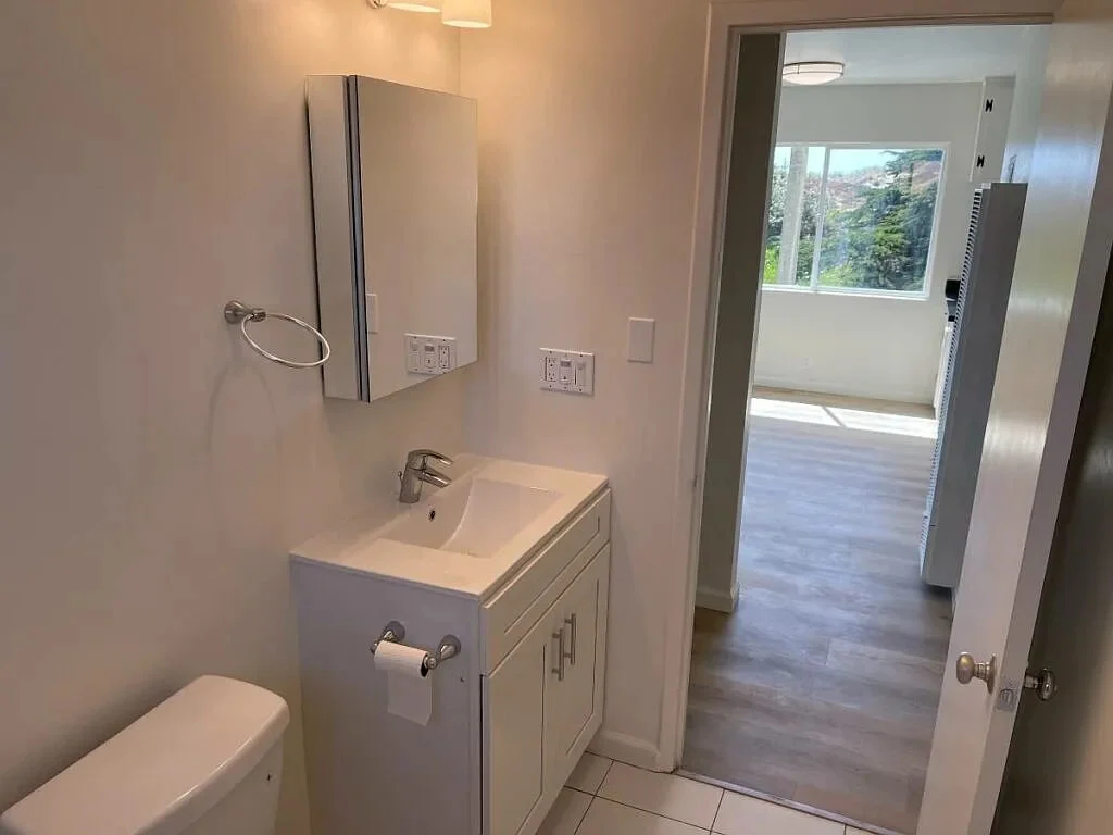 1339 La Playa St Apt D15 photo 4