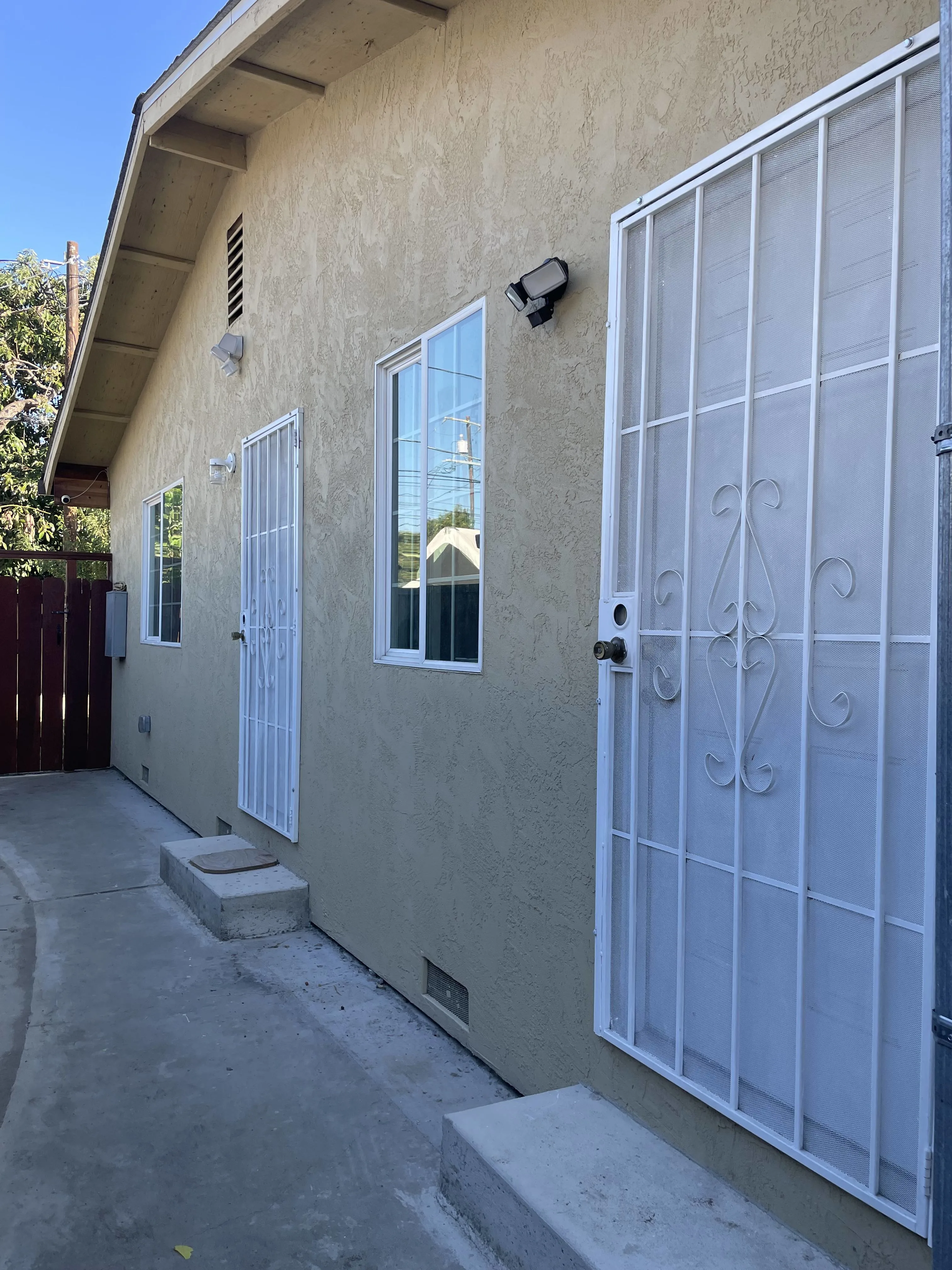 1656 Cunningham Ave photo 2