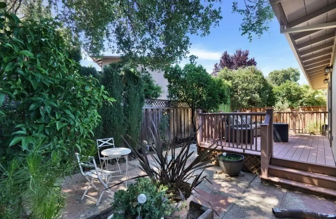 126 Oakwood DR photo 2