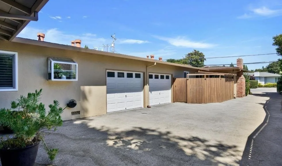 126 Oakwood DR photo 5