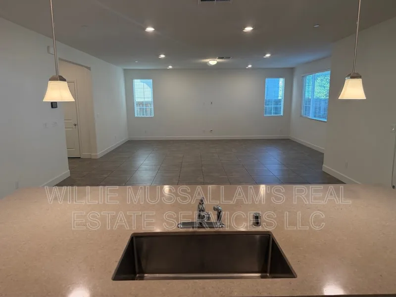1388-1390 S Dairy Drive - 1388 photo 5