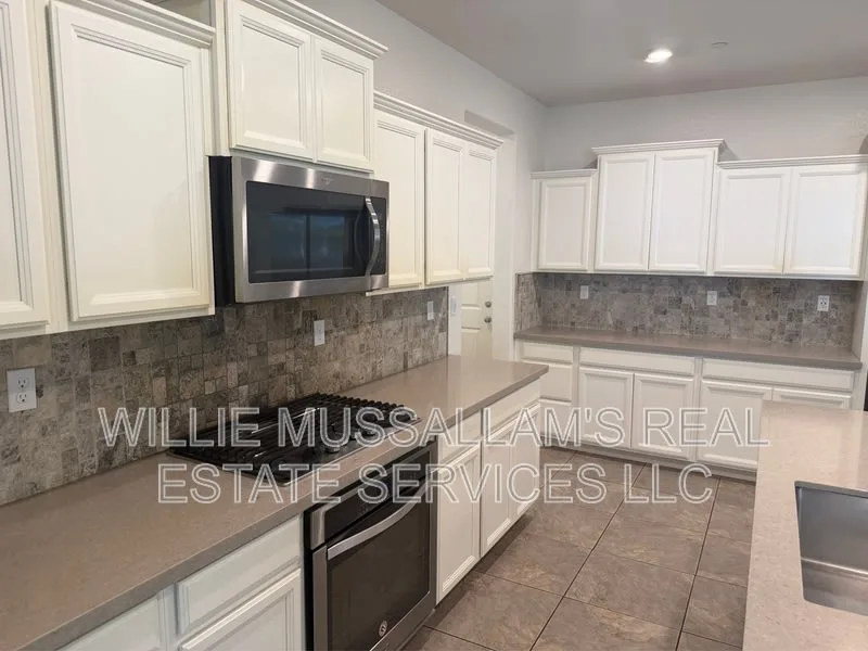 1388-1390 S Dairy Drive - 1388 photo 3