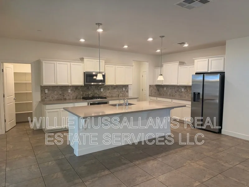 1388-1390 S Dairy Drive - 1388 photo 2