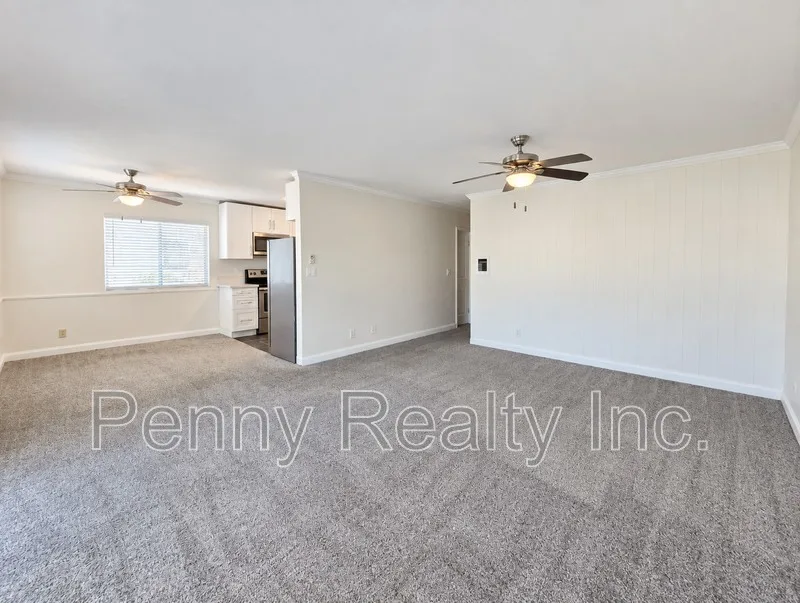 2861 Polk Ave photo 2