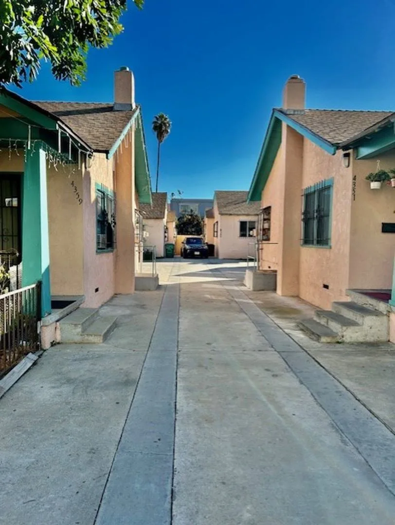 Beautiful Renovated 2bd House photo 2