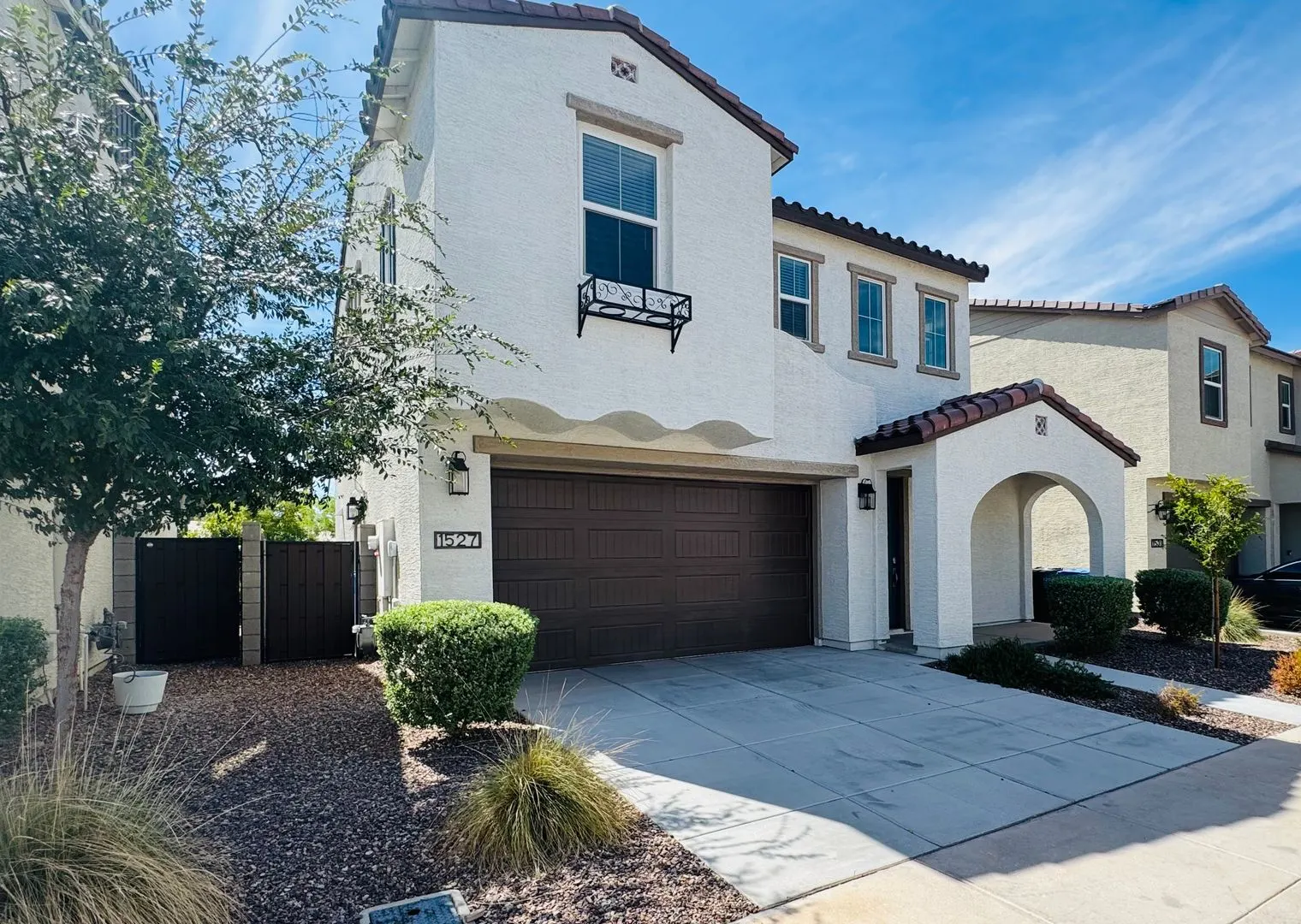 1527 W Sierra Vista Dr photo 3