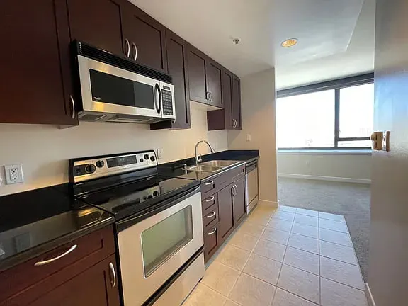 251 King St Unit 1504 photo 5
