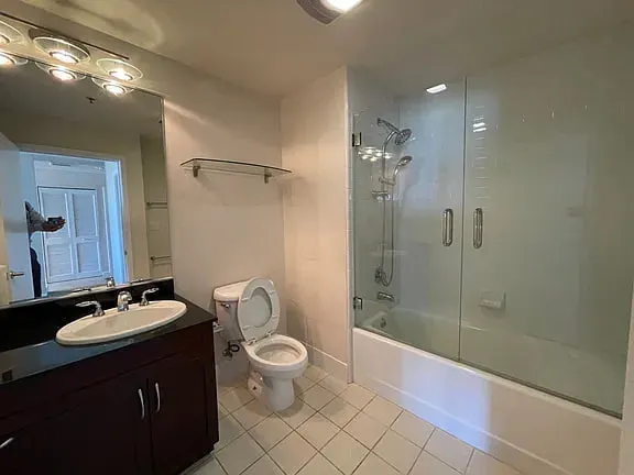 251 King St Unit 1504 photo 3