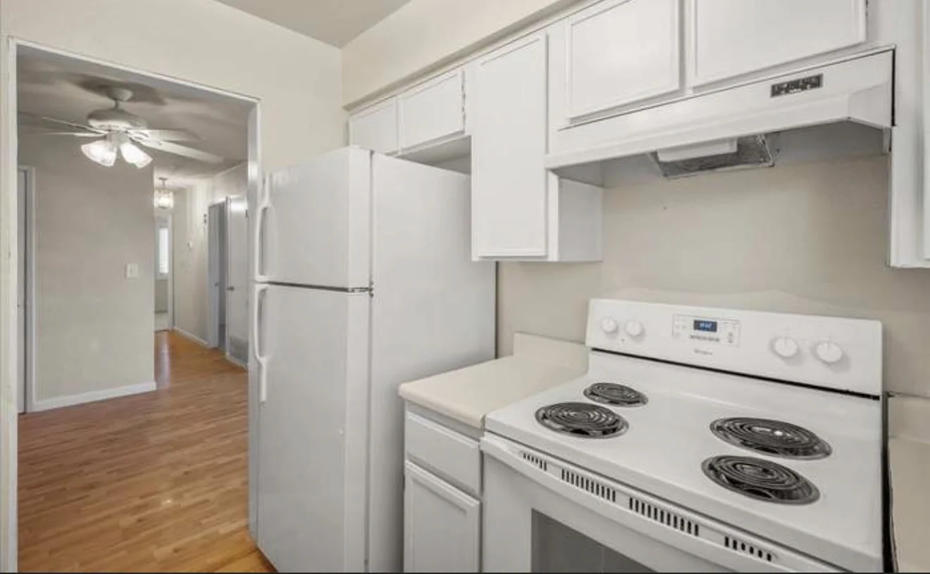 1084 Mohr Ln Apt D photo 3