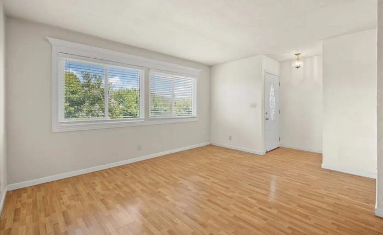 1084 Mohr Ln Apt D photo 4