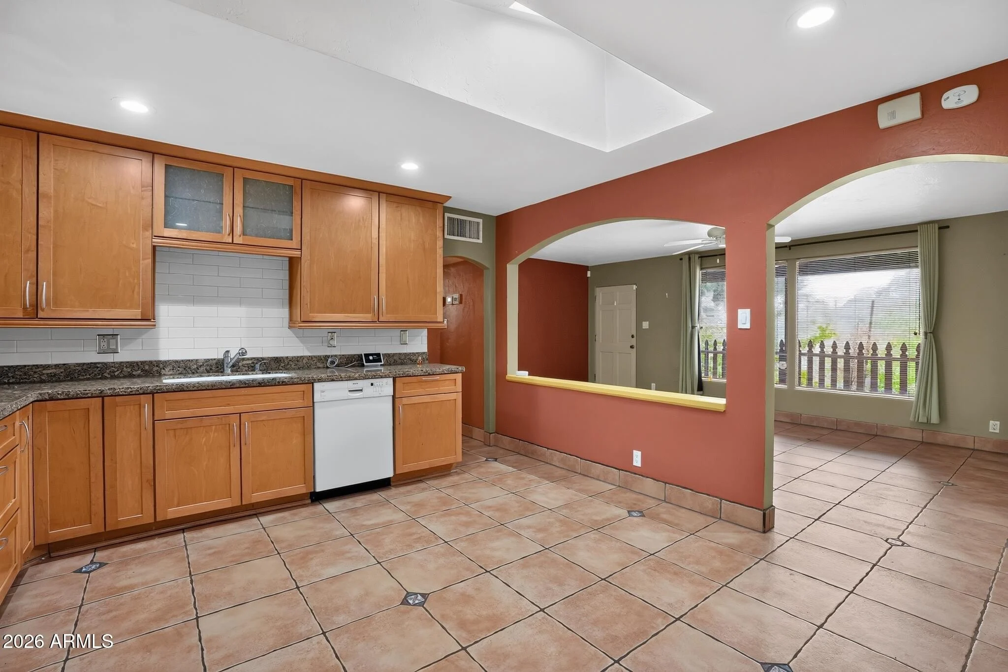 315 W Glenrosa Ave photo 2