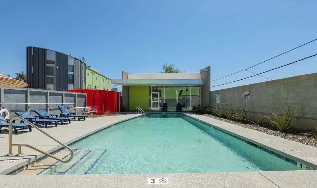 1114 W University Dr photo 4