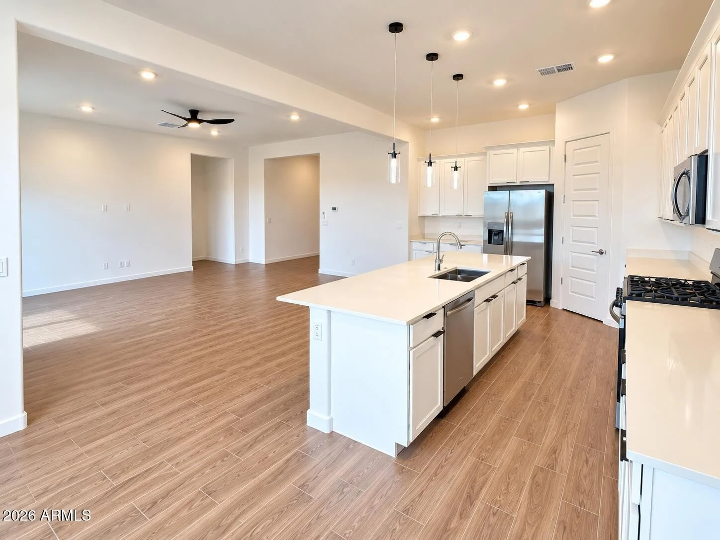 3302 E AGLIO Avenue photo 4
