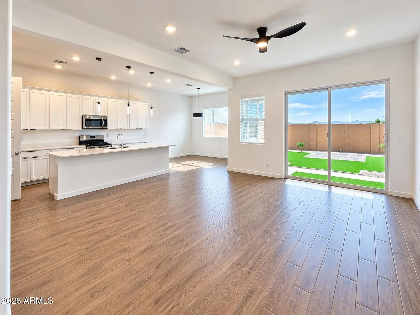 3302 E AGLIO Avenue photo 2