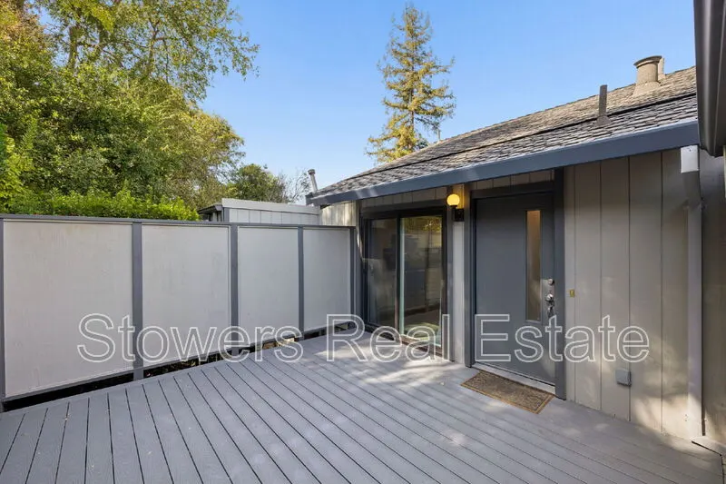 1463 Ashwood Dr photo 3