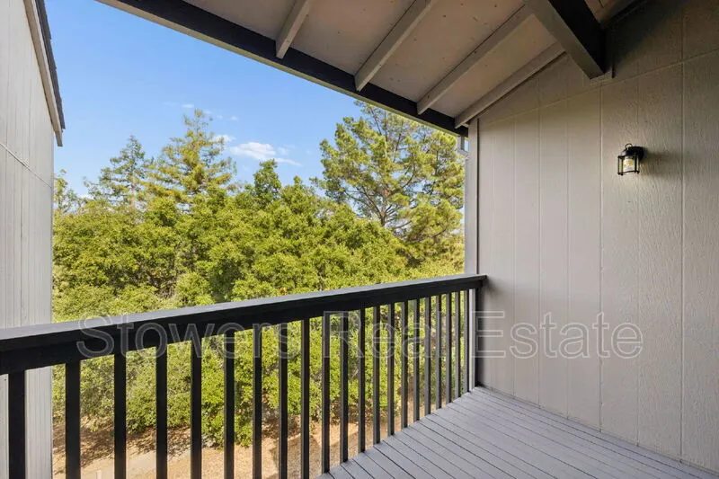 1463 Ashwood Dr photo 4