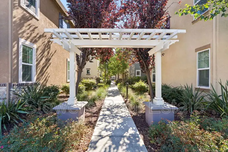 220 Caterina Way photo 4