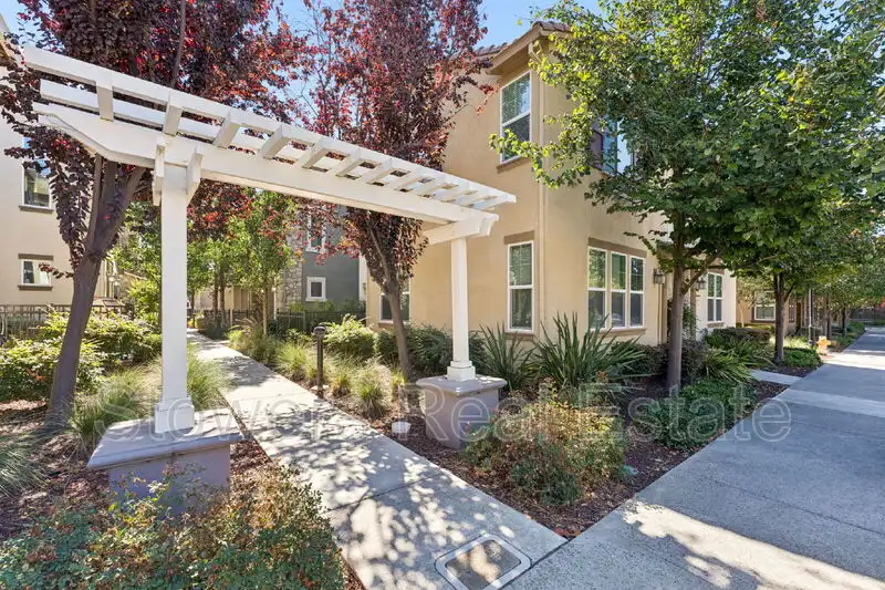 220 Caterina Way photo 3