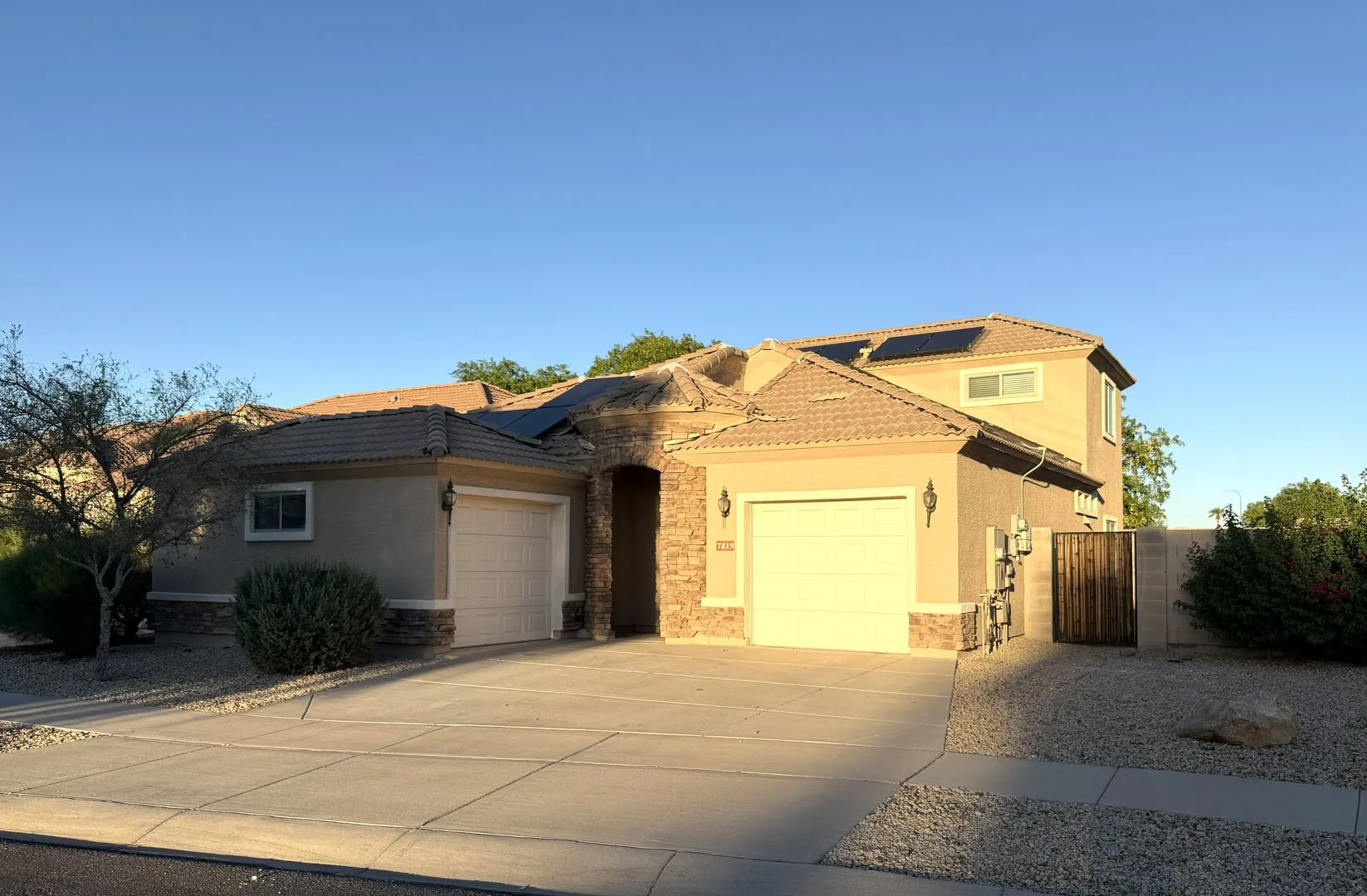 Beautiful 3 Bedroom 2.5 Bath Home With Solar &amp; Huge Backyard In Casitas Grande