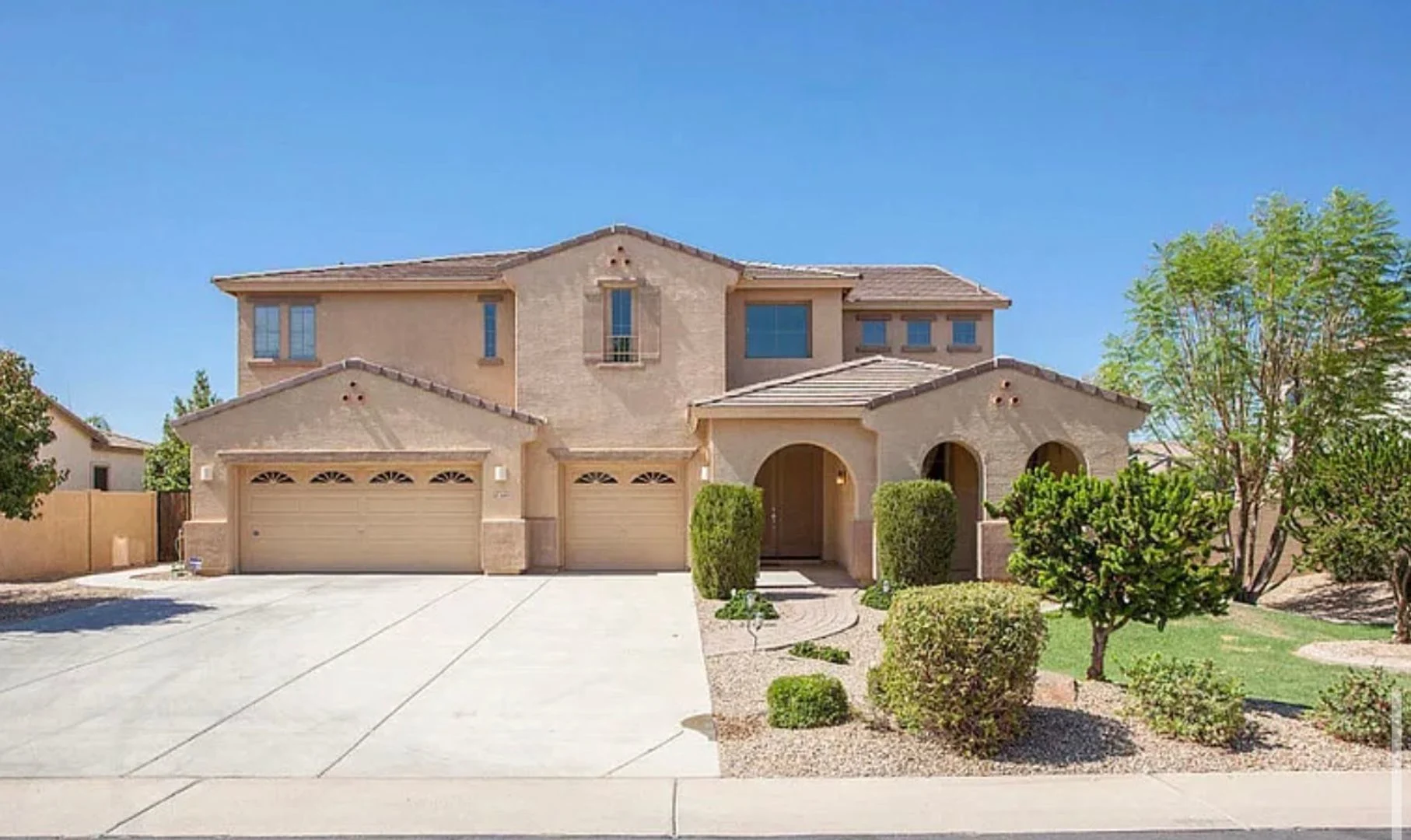 5 Bd Home With Private Pool In Chandler