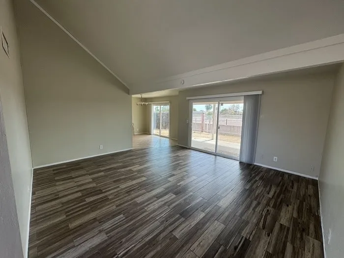 3517 W Vogel Ave photo 4