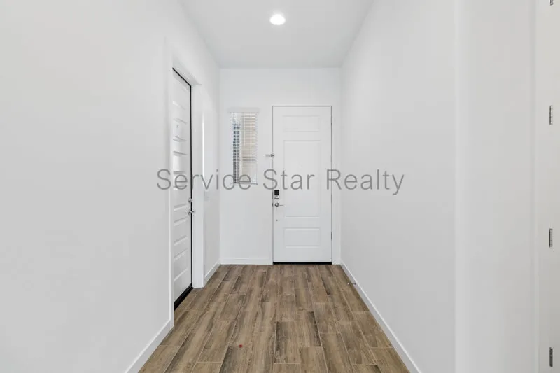 3237 E Craftsman Ln photo 4