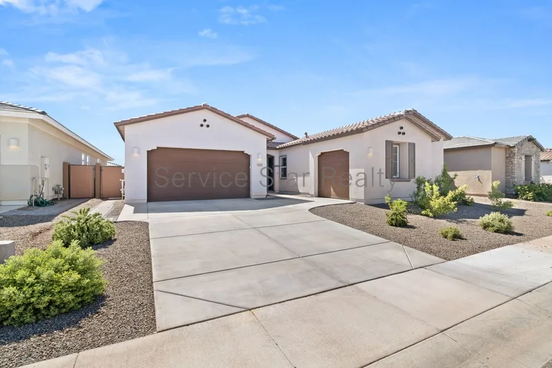 3237 E Craftsman Ln photo 2