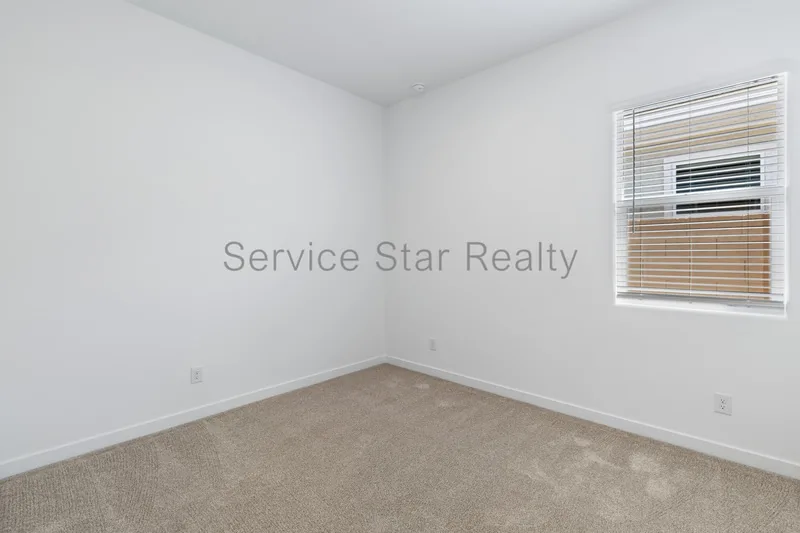 3237 E Craftsman Ln photo 5