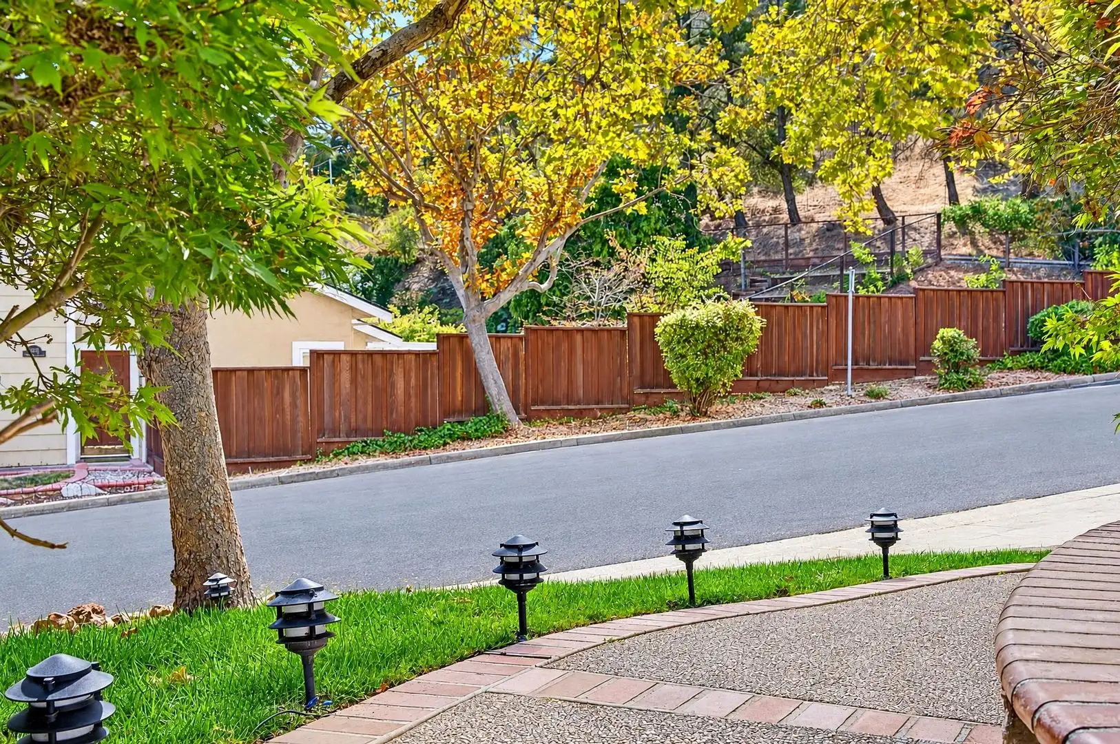 Beautiful Martinez Townhome | Vaulted Ceilings |Private Yard | 2-Car Garage photo 4