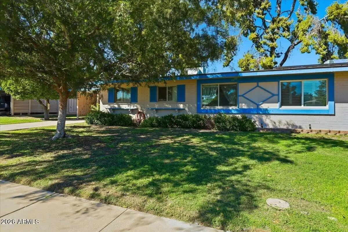 10916 W Peoria Ave photo 3