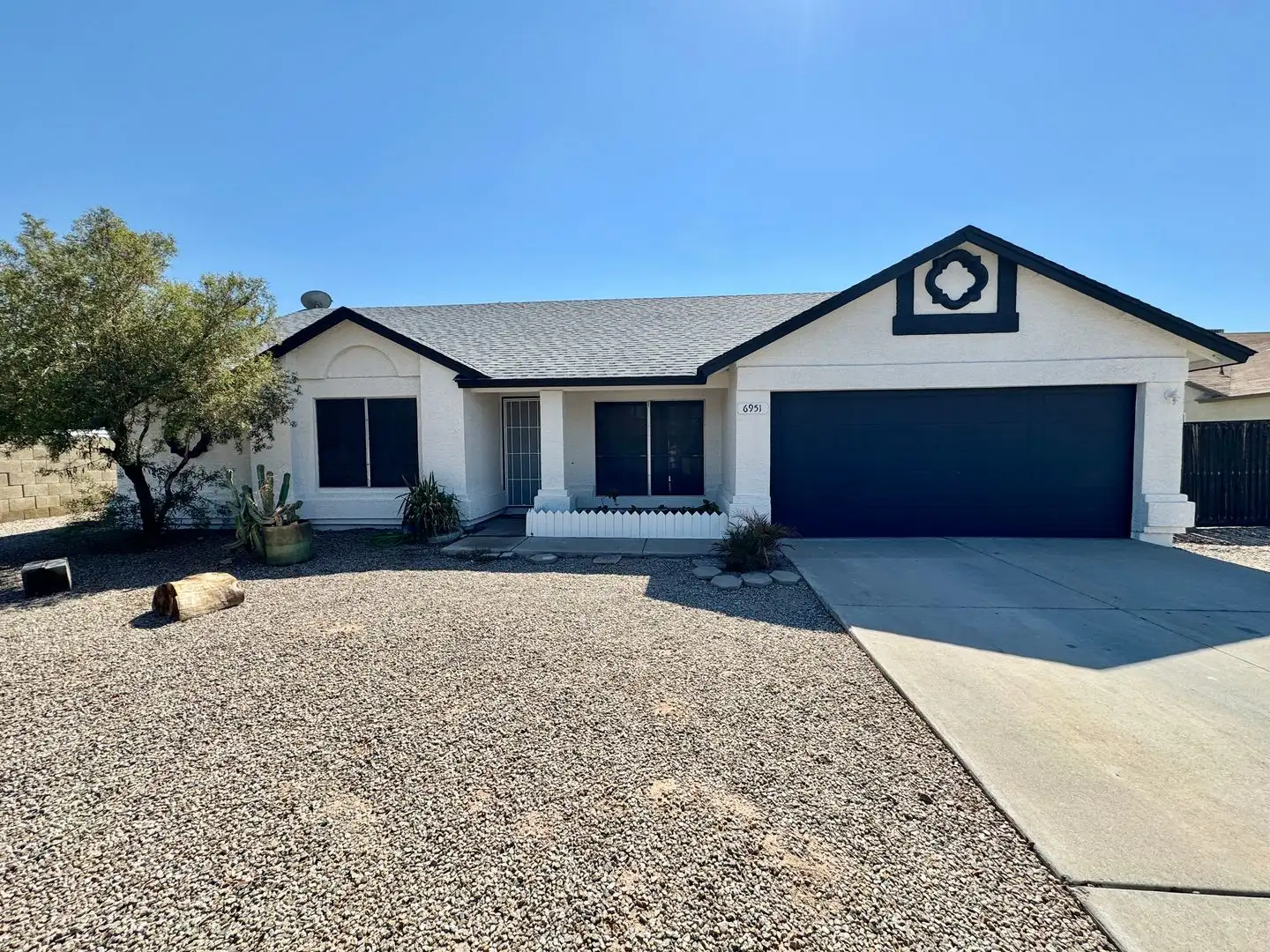 6951 W Cheryl Dr photo 2