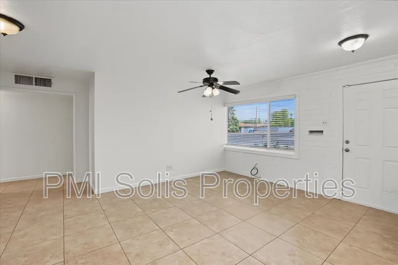 4672 N 30th Dr photo 3
