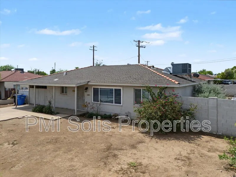 4672 N 30th Dr photo 2