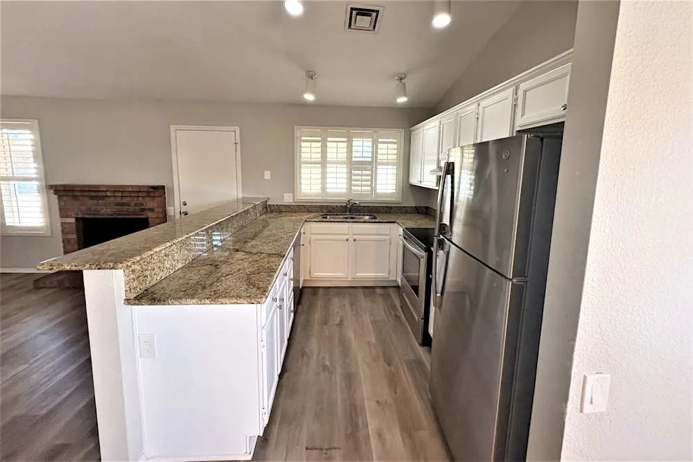 7917 W Dreyfus Dr photo 4