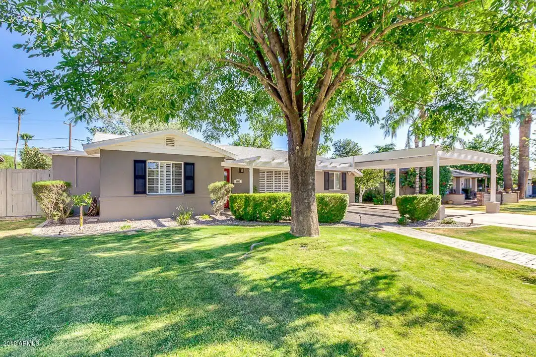 4113 E Minnezona Ave photo 4