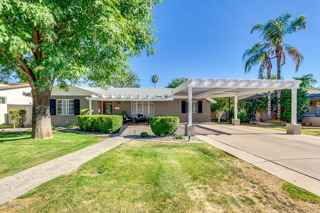 4113 E Minnezona Ave photo 2