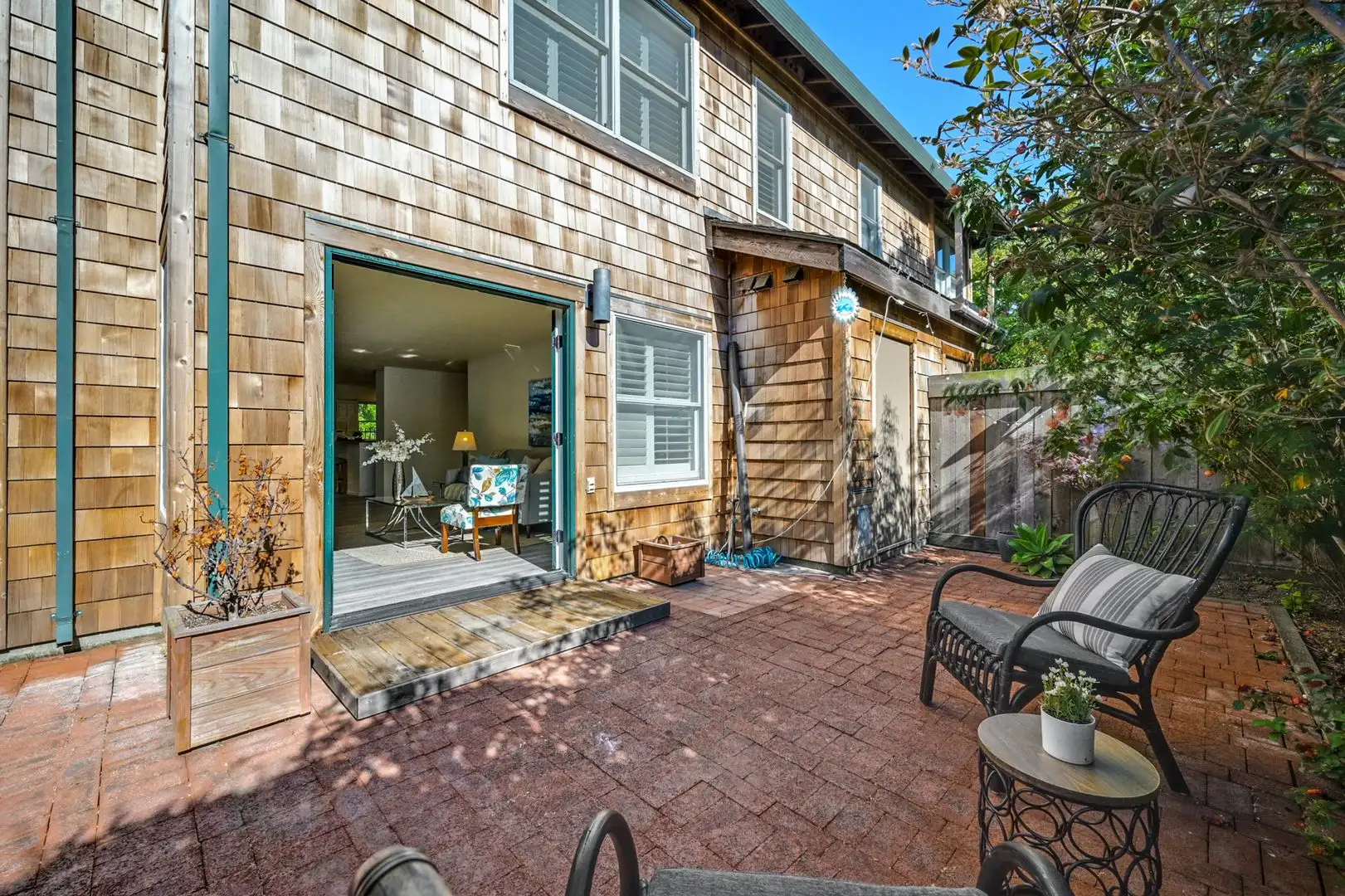Bright & Spacious Townhouse in Gated Community on Bay Farm Island