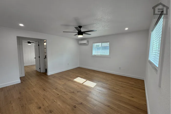 1017 E Moreland St unit 3 photo 4